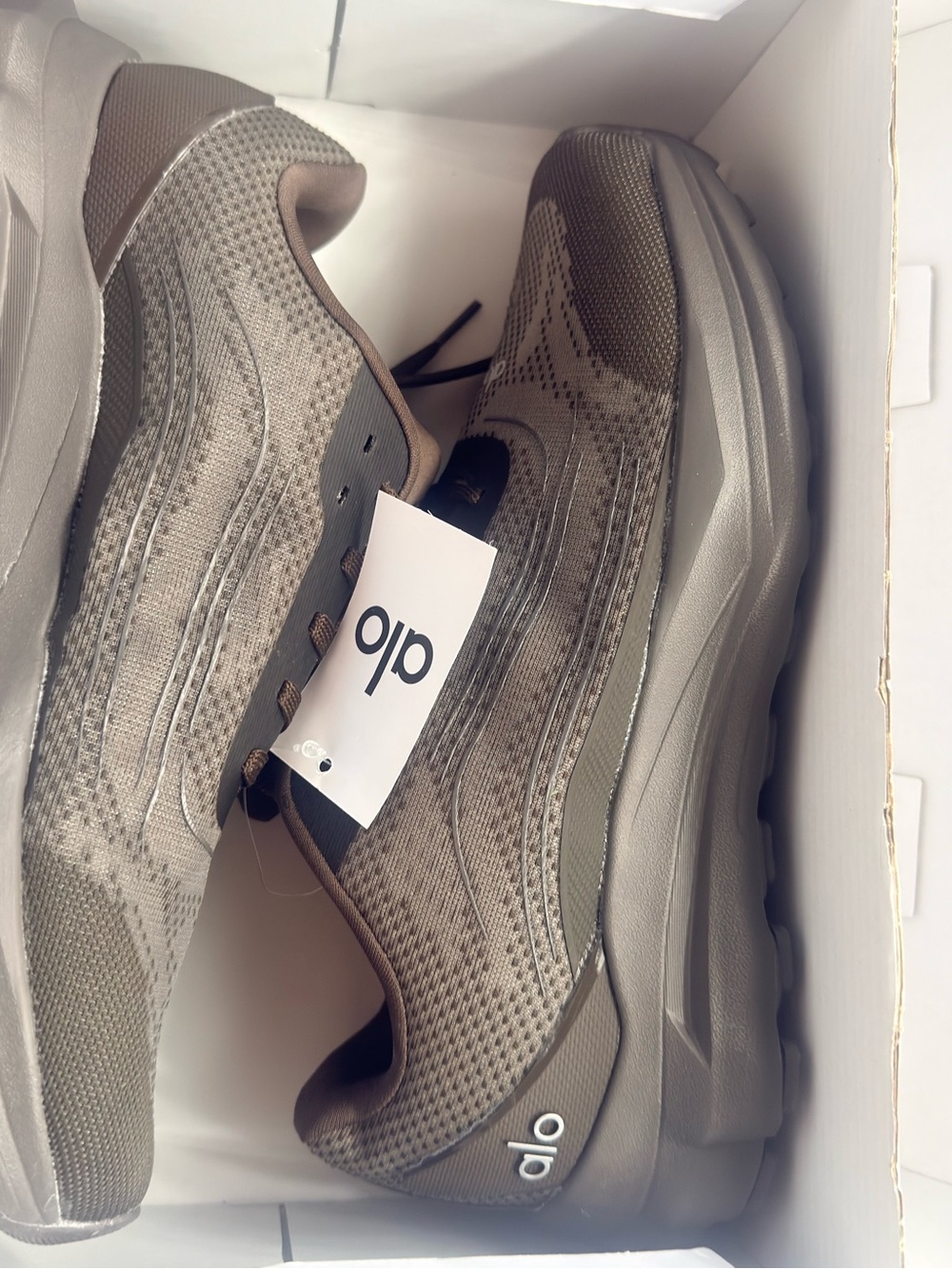 ALO Yoga Bronw Athletic Sneakers unisex